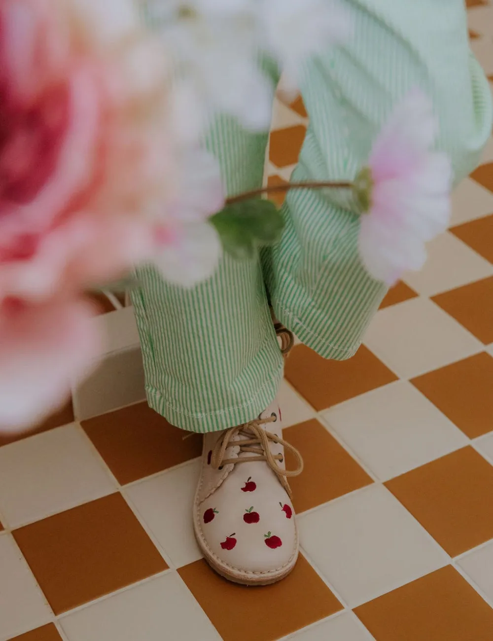 Apple Scallop Boot - Cream