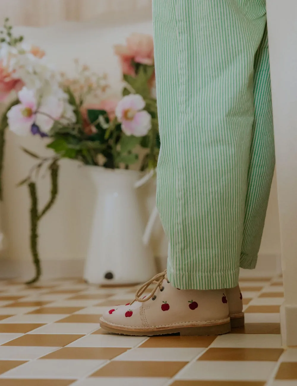 Apple Scallop Boot - Cream