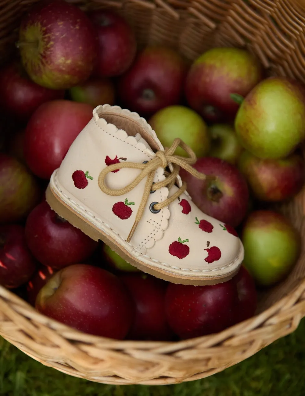 Apple Scallop Boot - Cream