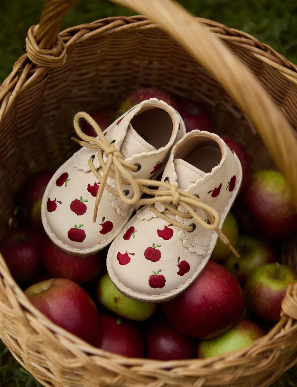 Apple Scallop Boot - Cream