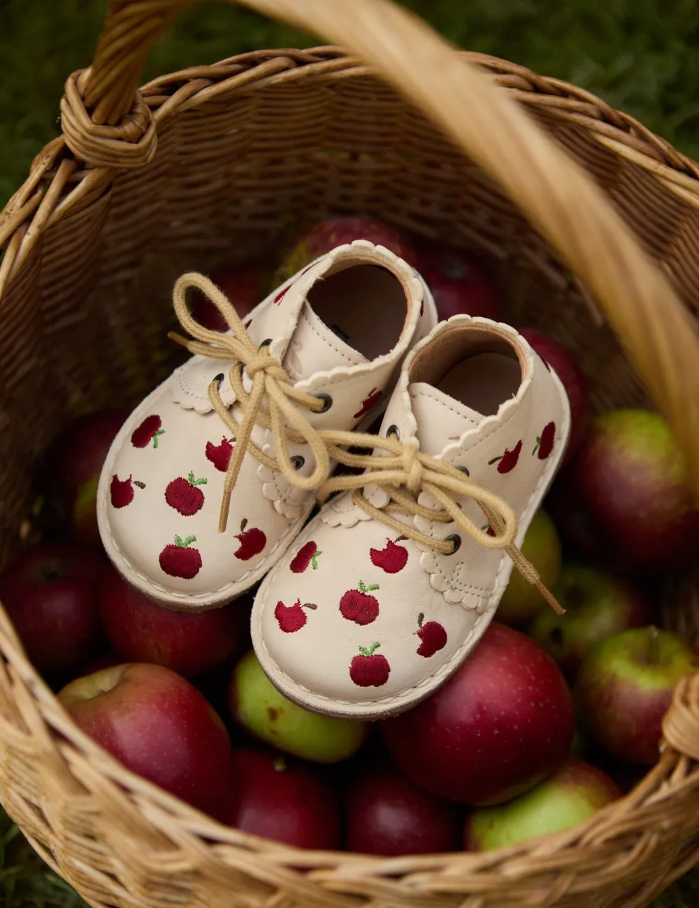 Apple Scallop Boot - Cream
